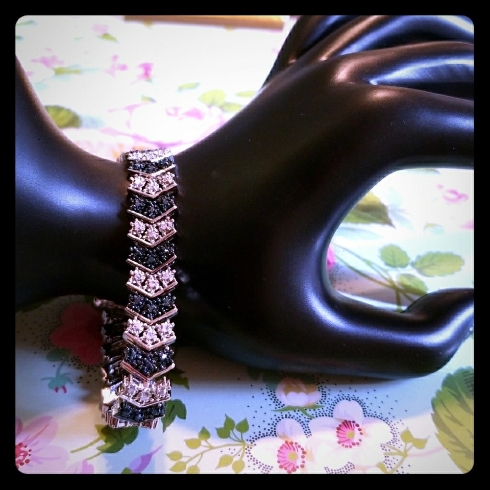 Elegant Black and Silver Bracelet